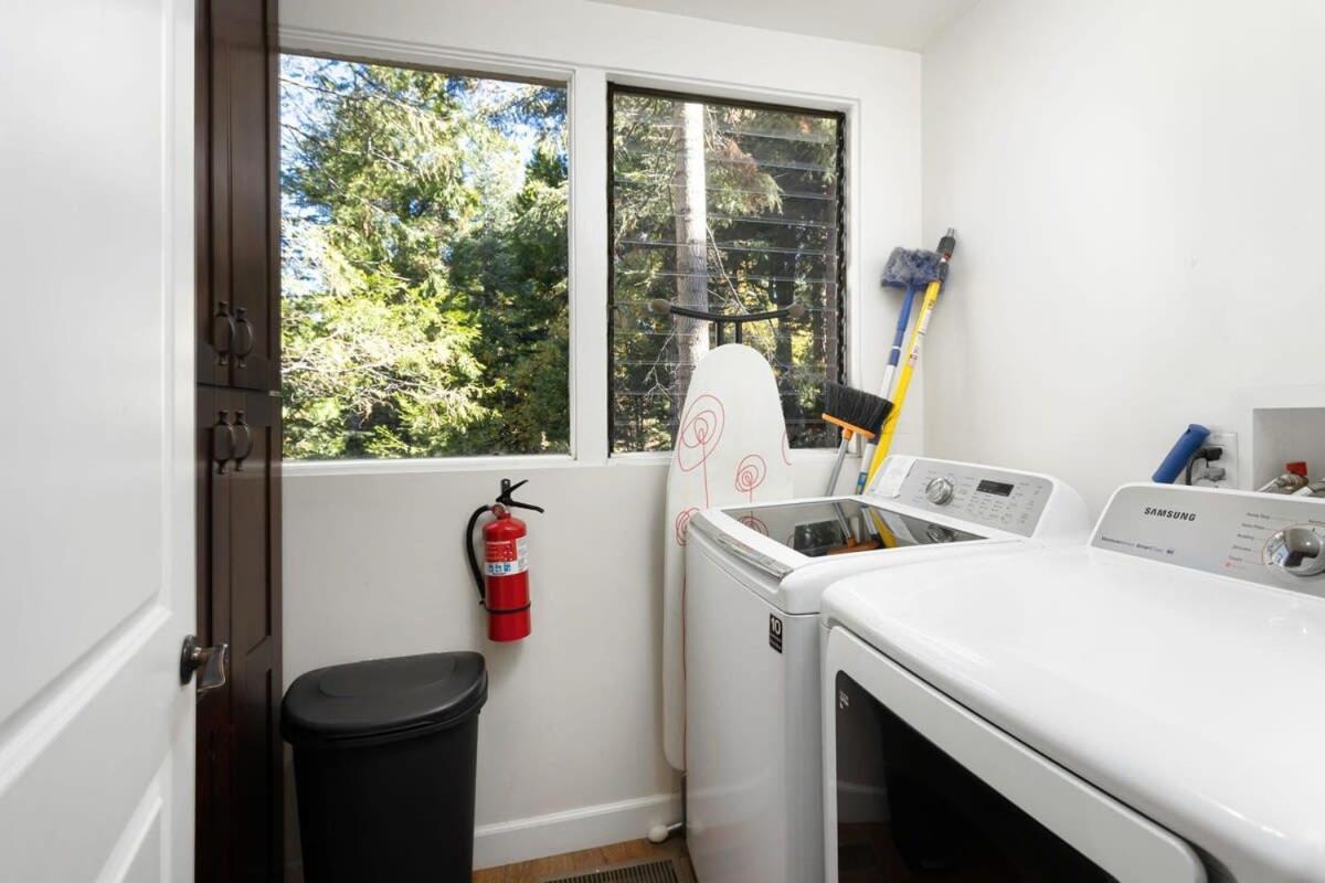 Snowflower Cabin Modern Luxe, 2 Level, 1500 Sqft, Ac, View, Dogs, Walk To Village 레이크애로우헤드 외부 사진