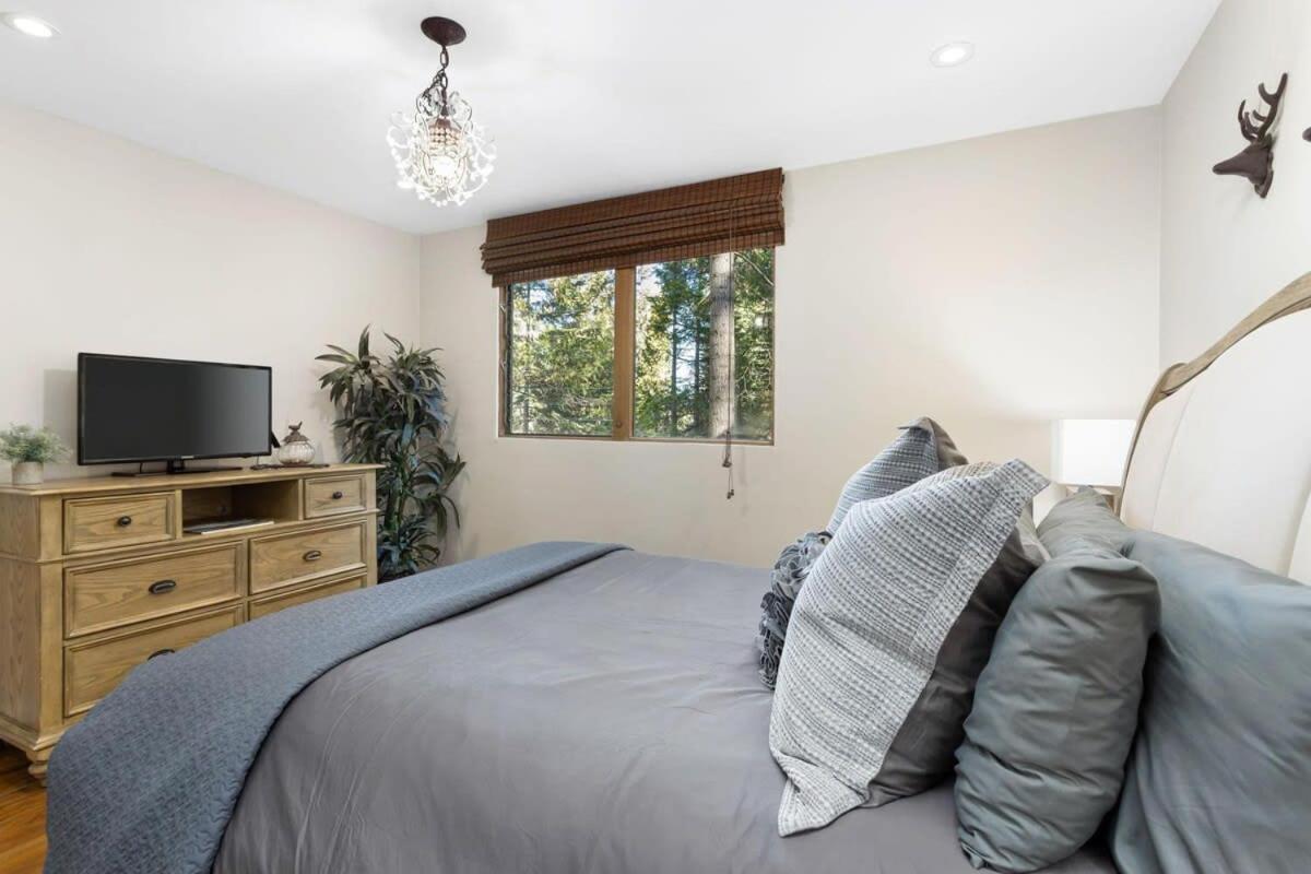Snowflower Cabin Modern Luxe, 2 Level, 1500 Sqft, Ac, View, Dogs, Walk To Village 레이크애로우헤드 외부 사진