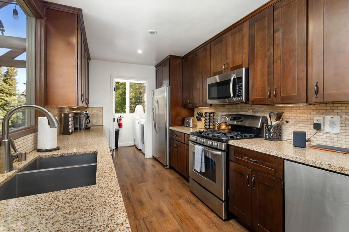 Snowflower Cabin Modern Luxe, 2 Level, 1500 Sqft, Ac, View, Dogs, Walk To Village 레이크애로우헤드 외부 사진