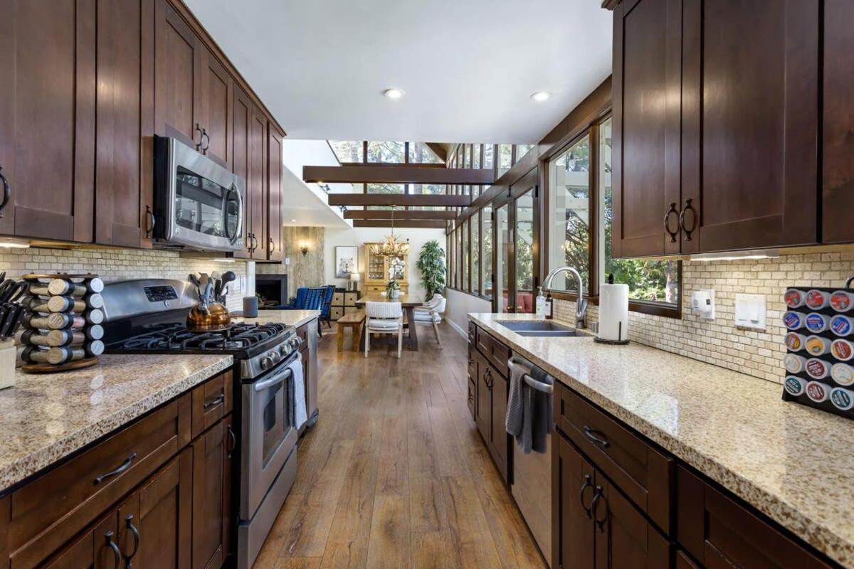 Snowflower Cabin Modern Luxe, 2 Level, 1500 Sqft, Ac, View, Dogs, Walk To Village 레이크애로우헤드 외부 사진
